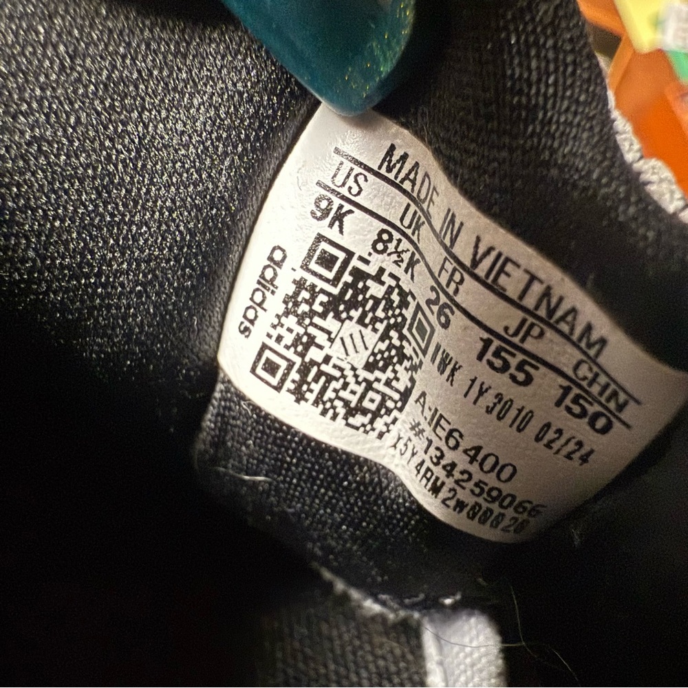 KIDS ADIDAS SIZE 9K - Picture 6 of 7